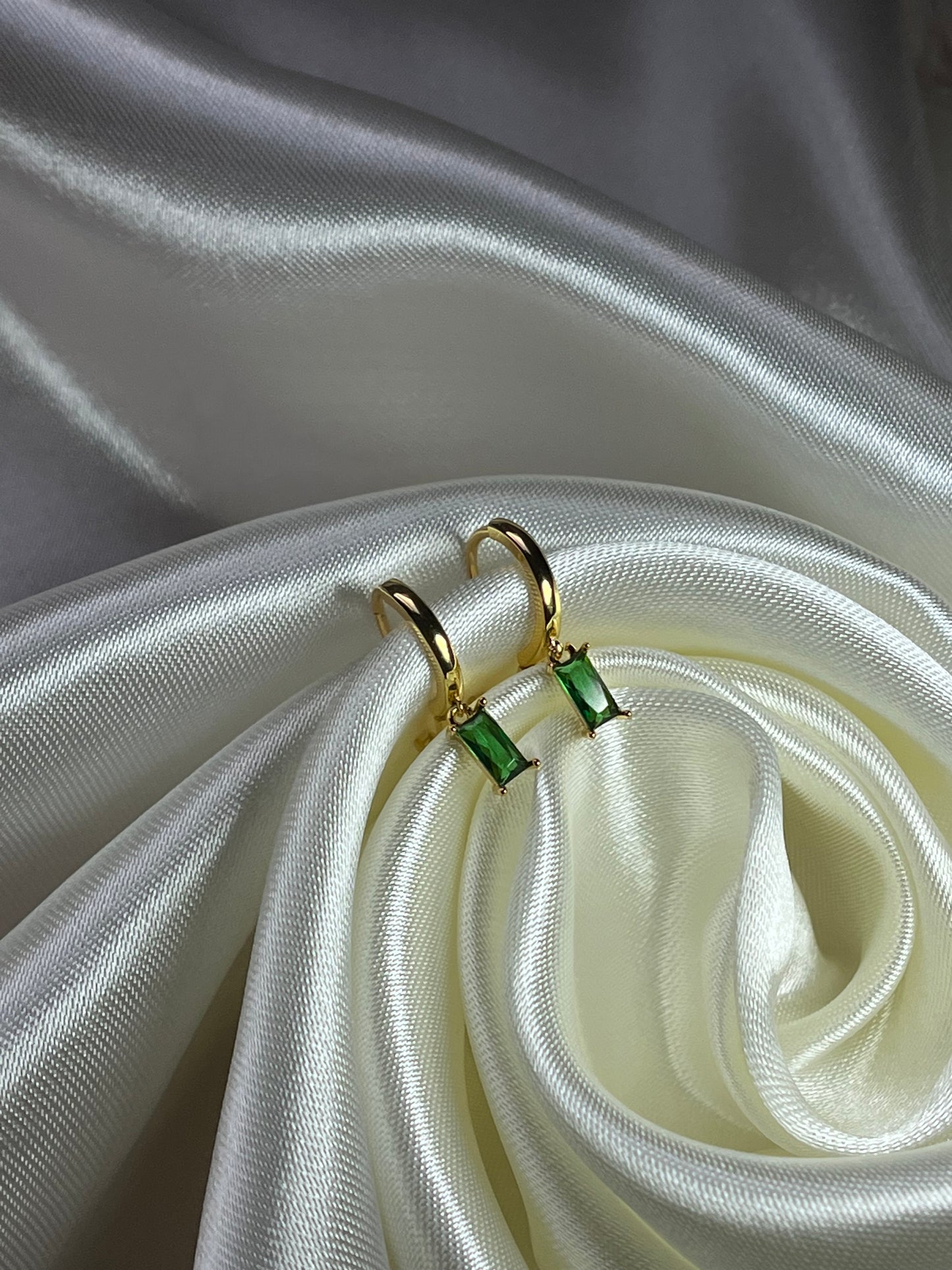 Dainty Emerald Earrings